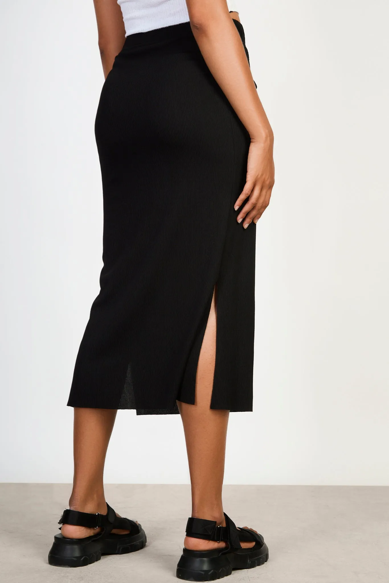 Black ribbed pencil skirt