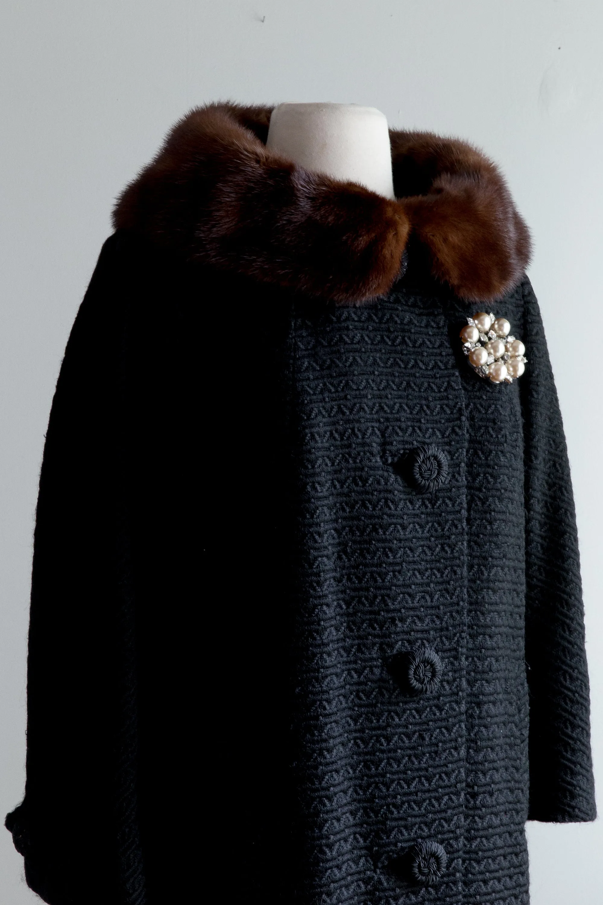 Elegant Early 1960's Woven Wool Cocoon Coat With Mink Collar / Med
