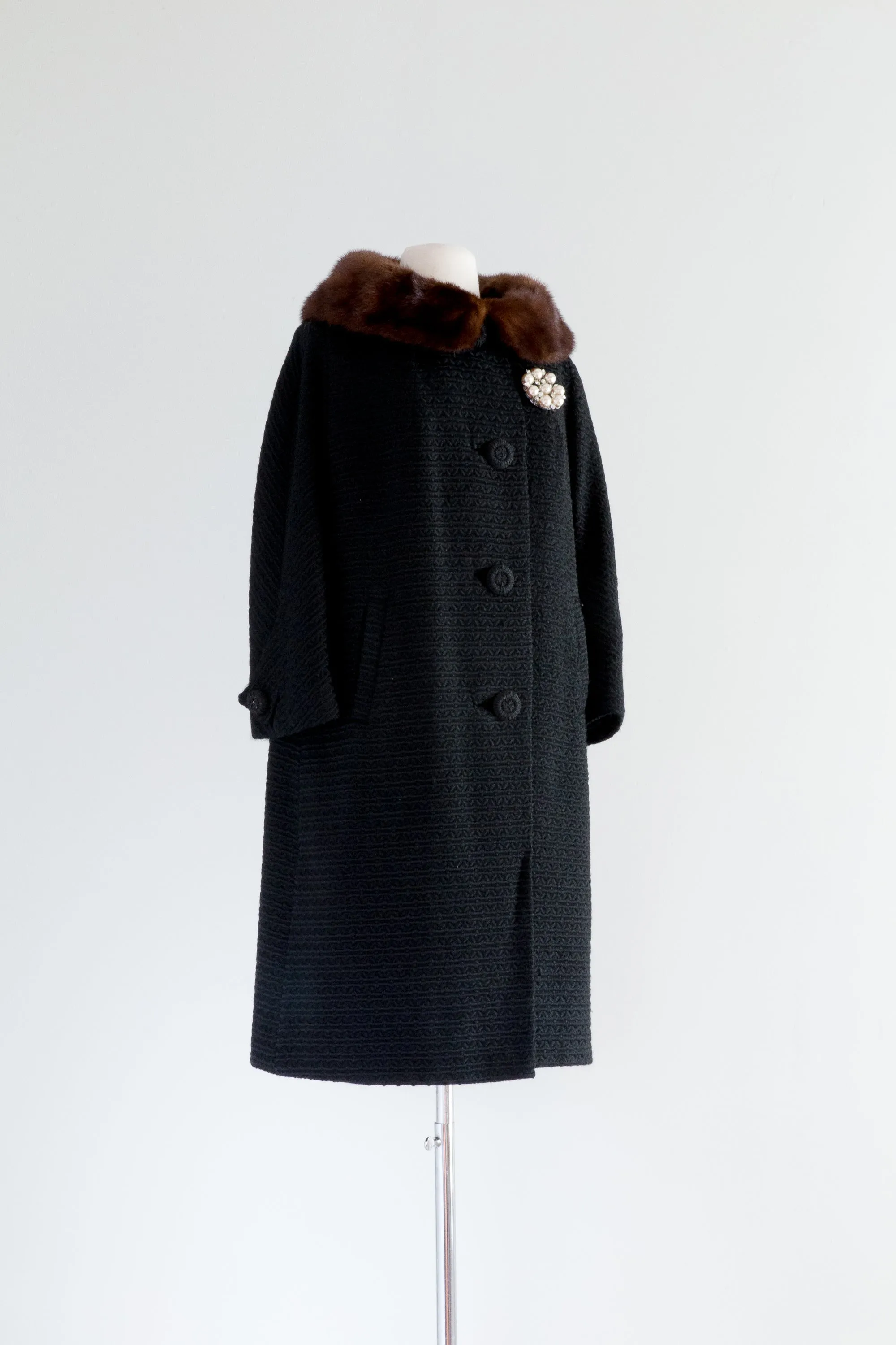 Elegant Early 1960's Woven Wool Cocoon Coat With Mink Collar / Med