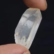 KK Gems&Craft Quartz Crystal Pencil Point Rough Stones for Reiki Healing and Crystal Healing Stones for Cutting Tumbling Cabbing