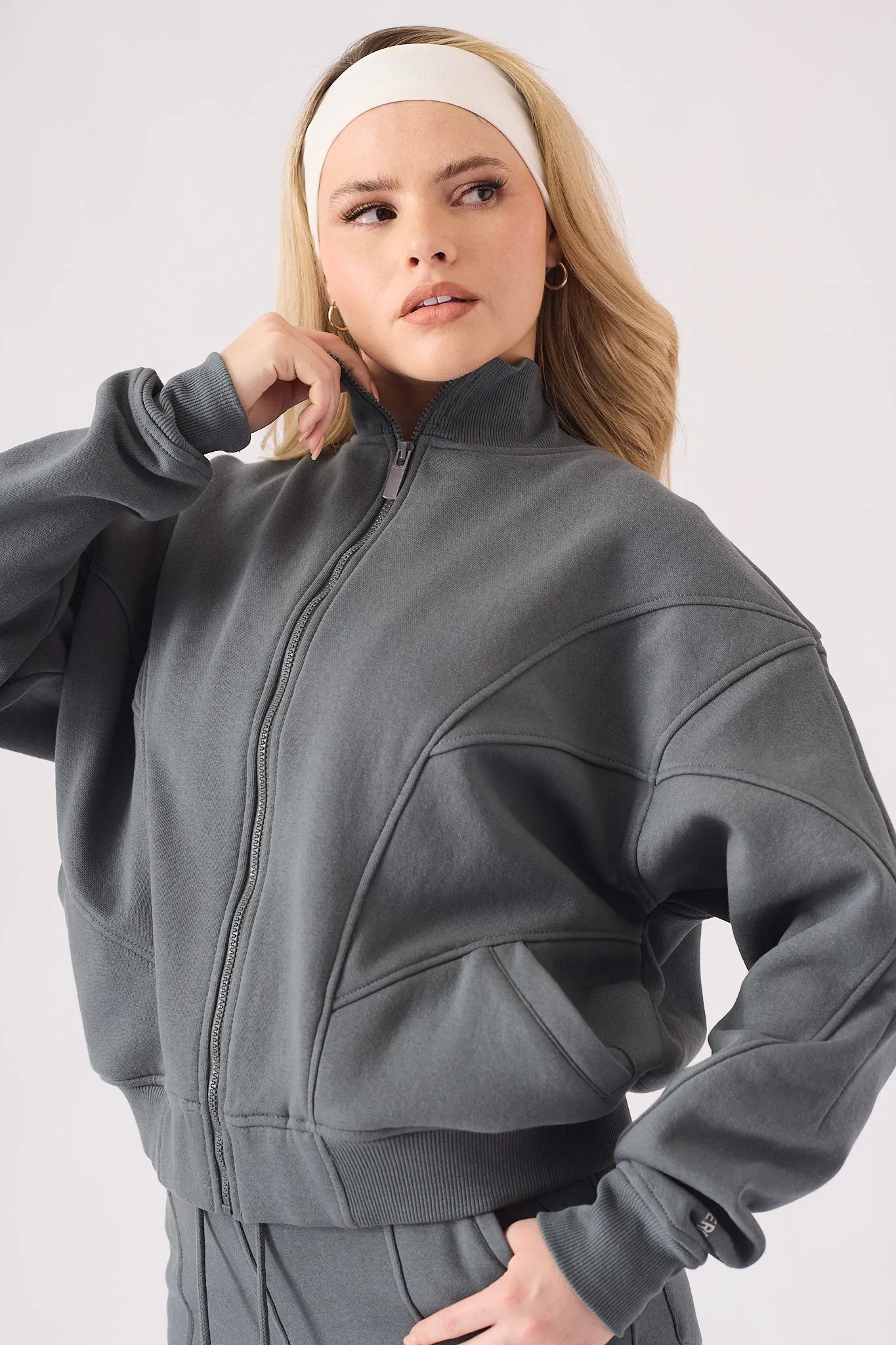 ZIP UP SWEATSHIRT - GREY